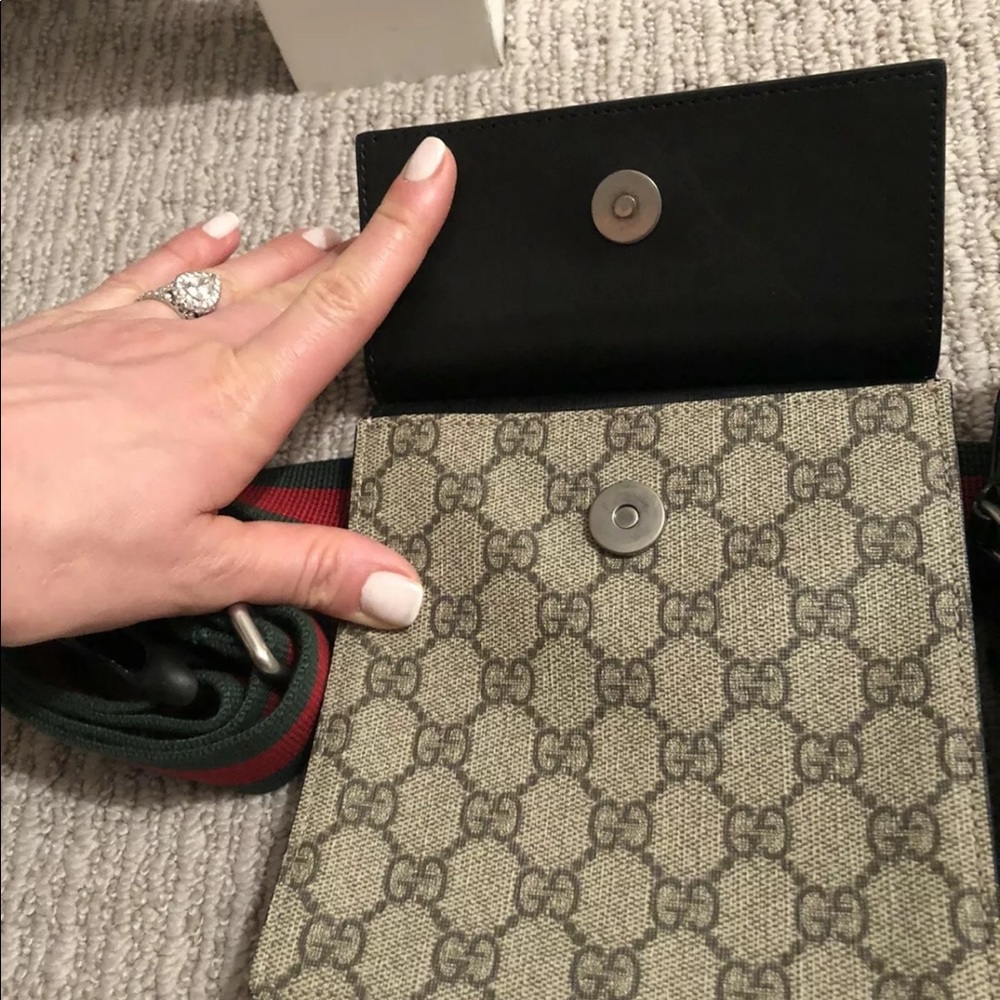 Gucci gg supreme belt bag